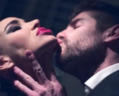 Смотреть порно: Очень красивый секс с таинственным незнакомцем и элитной девушкой