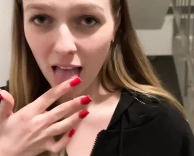 Смотреть порно: Потрахались с девушкой в подьезде - порно с разговорами!