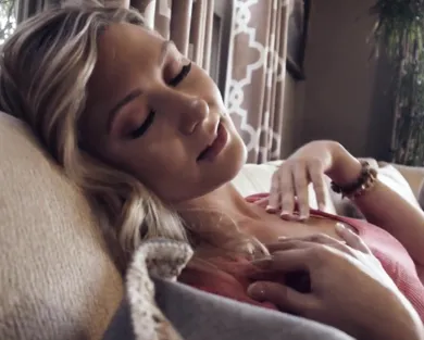 Смотреть порно: Очень страстный секс с красивой девушкой