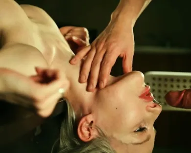 Смотреть порно: Моя подруга не любит готовить, но как же она хорошо сосет!