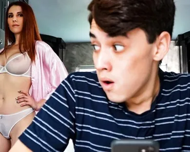 Смотреть порно: Мамка захотела молодого члена и разрешила пацану полизать клитор