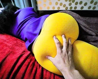 Смотреть порно: Трахнул мачеху после того как она спалила его на мастурбации!