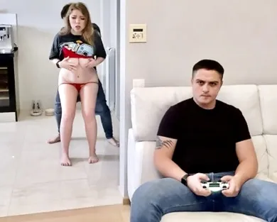 Смотреть порно: Русская измена прямо у мужа за спиной со спермой на лицо!