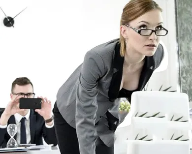 Смотреть порно: Секси секретарша с рижими волосами оседлала член любимого босса