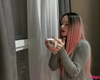 Смотреть порно: Молоденькая девушка замерзла, но парень согрел её анальным сексом