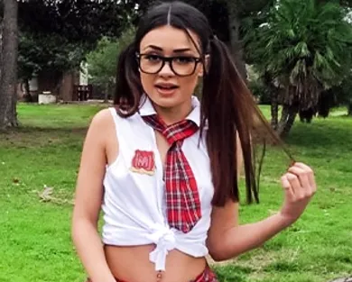 Смотреть порно: Пикап студентки и развод на секс на улице с незнакомцем