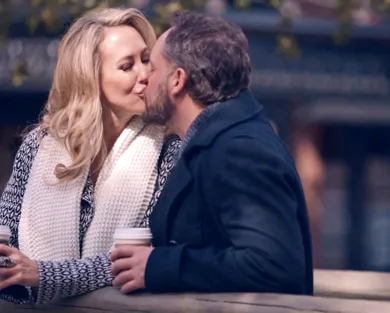 Смотреть порно: Влюбленные муж и жена занимаются страстным сексом после прогулки - жены порно видео!