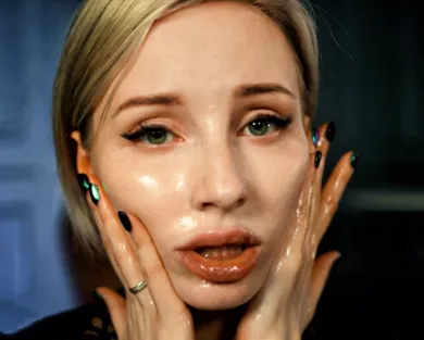 Смотреть порно: Обкончал лицо красивой сводной сестры после сладкого минета