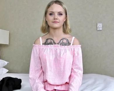 Смотреть порно: С виду скромная блондинка трахнулася с Вудманом и его друзьями