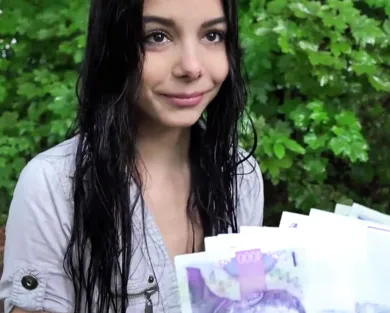 Смотреть порно: Трахнул за деньги молодую чешку прямо на улице после дождя