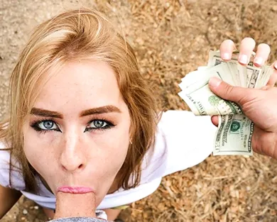 Смотреть порно: Отсосала за деньги - потрахалась с незнакомцем и осталась довольна