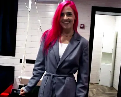 Смотреть порно: Красивая русская девушка риэлтор дала парню, чтобы заключить сделку