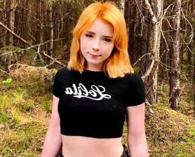 Смотреть порно: Рыжая русская милашка разрешает другу трахать себя на природе!