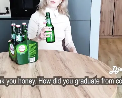 Смотреть порно: Мачеха застрирывает пятно на платье после пролитого пива с продолжением...