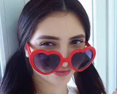 Смотреть порно: Похотливая сводная сестра постоянно хочет секса