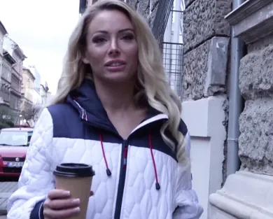 Смотреть порно: Решилась заработать денег за секс с незнакомцем