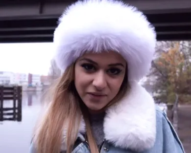 Смотреть порно: Я дам тебе денег - снимешься в моем порно кастинге?